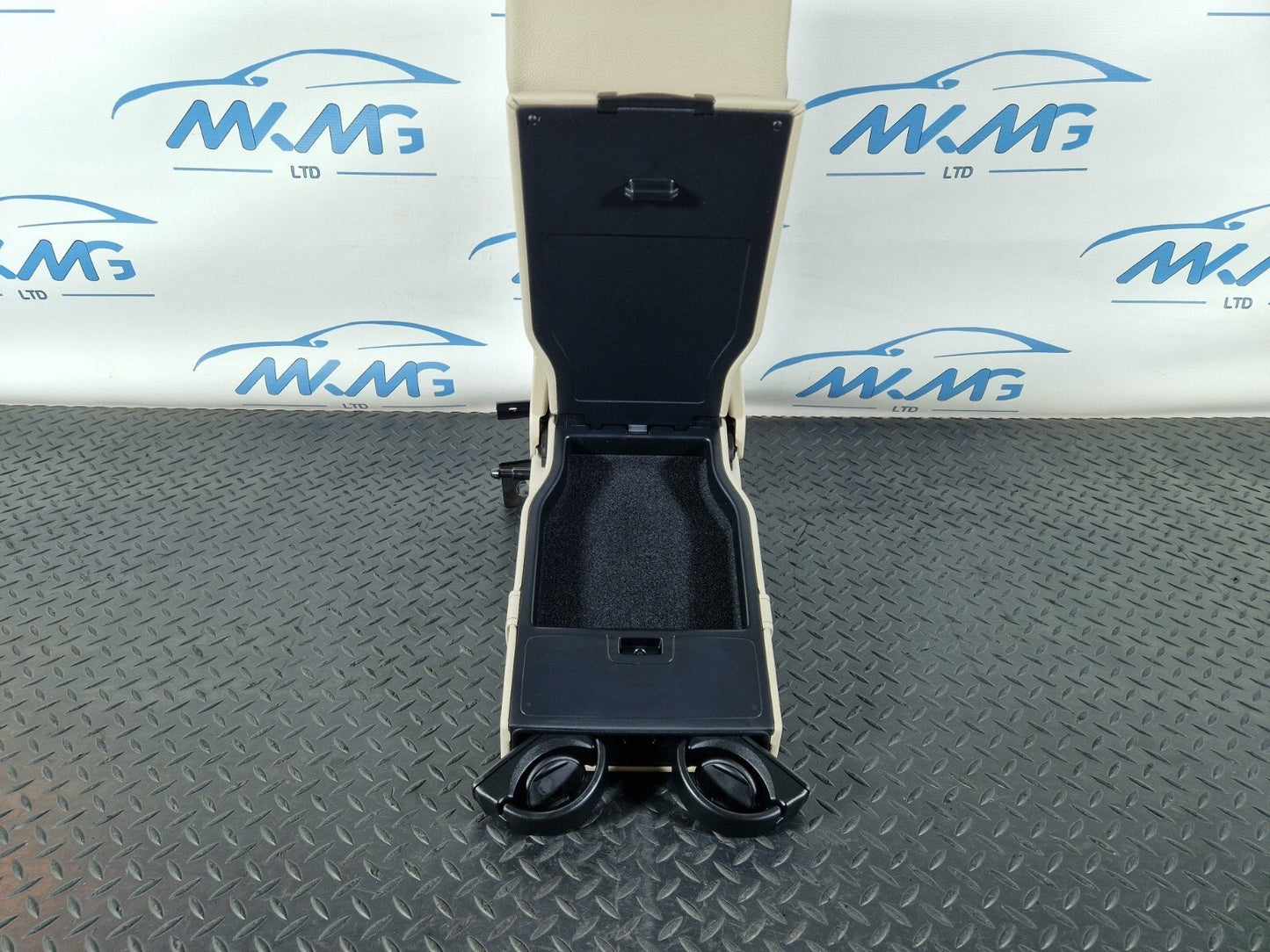 14-21 MERCEDES BENZ W205 OEM REAR CENTER MIDDLE SEAT LEATHER ARM REST