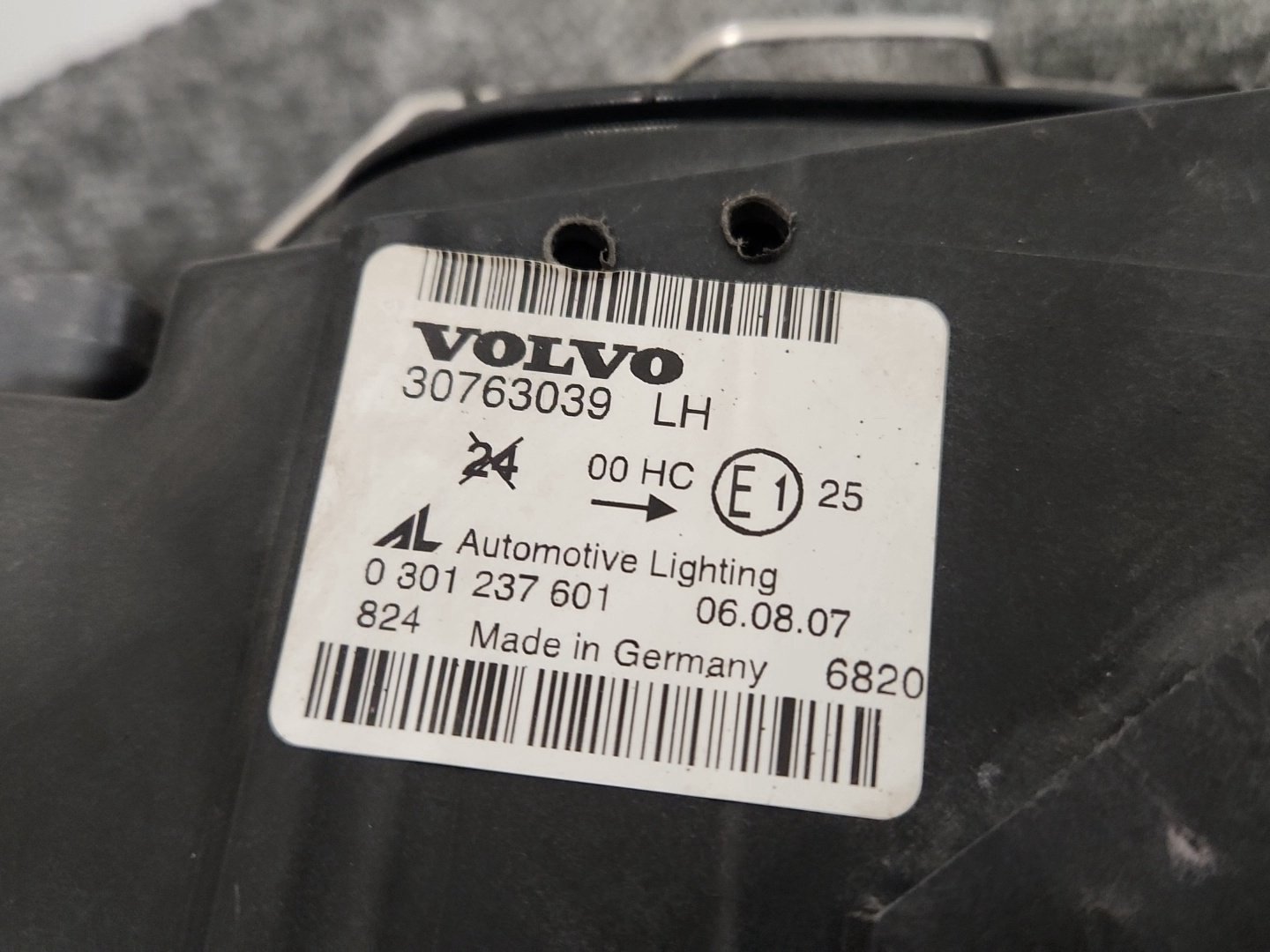 Volvo S40 MK2 (MS) Saloon Genuine Front Left N/S Passenger Headlight 30763039