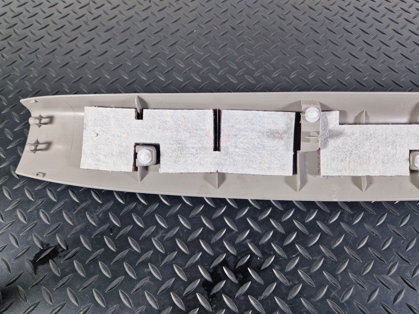 14-21 BMW 2 SERIES F45 F46 218i TAILGATE BOOT CENTRAL INNER TRIM PANEL 8065340