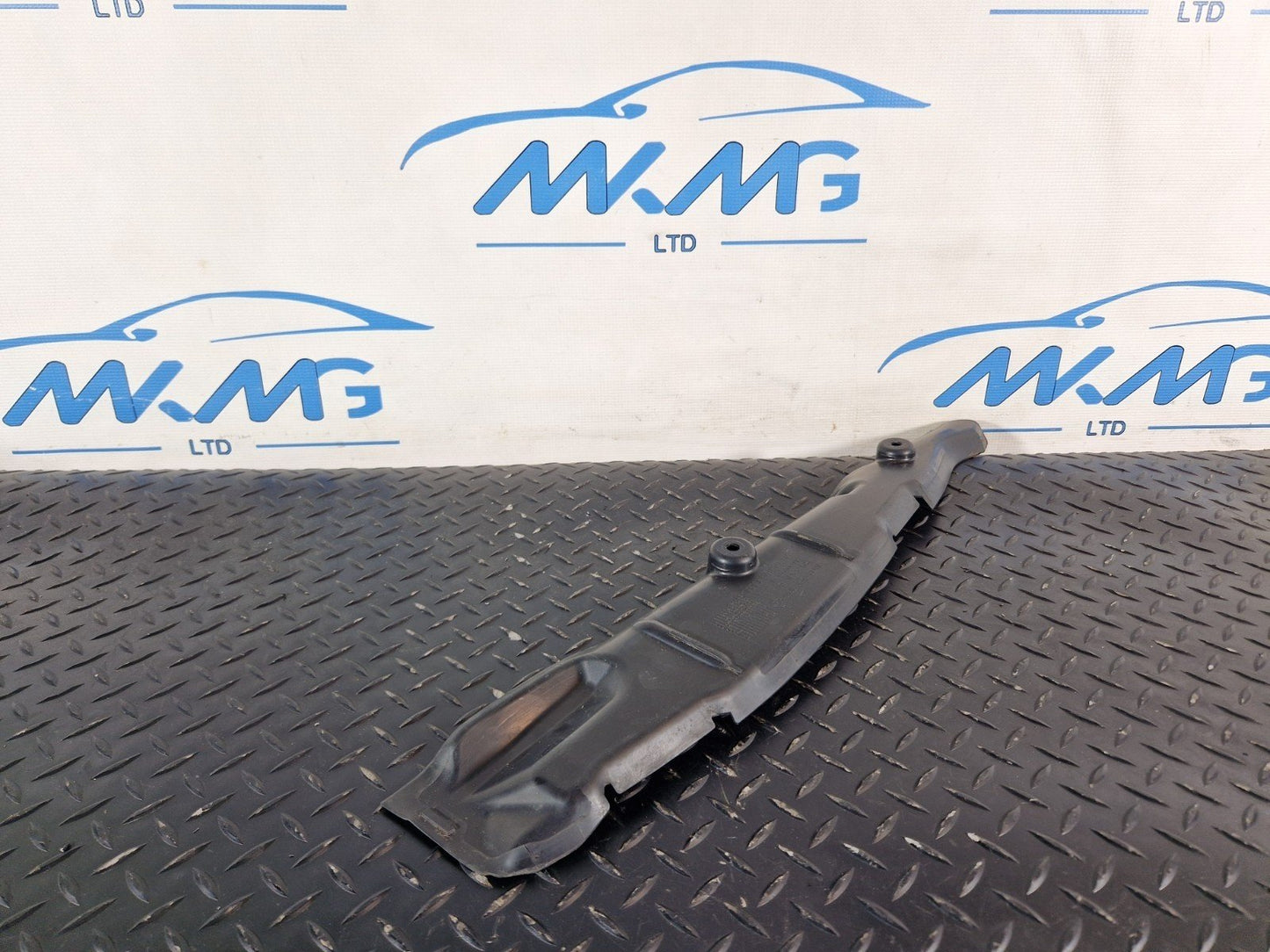 16-19 AUDI A4 B9 OEM FRONT RIGHT WING FENDER FILLER INSULATOR 8W0821112