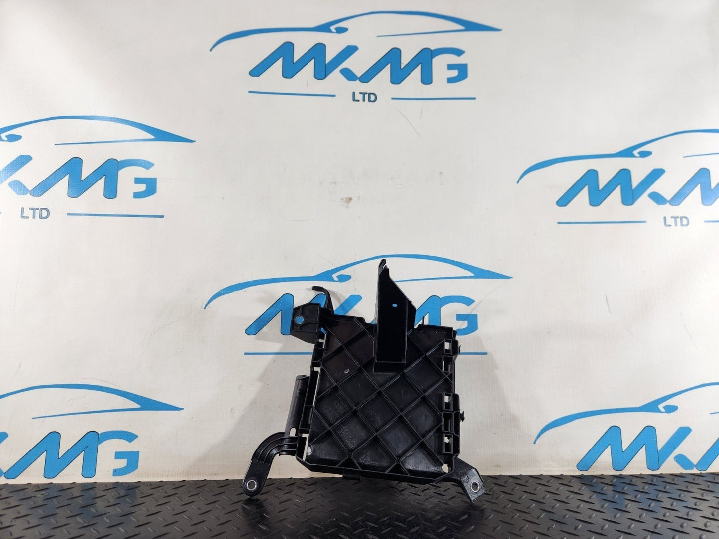 16-19 AUDI A4 B9 ESTATE  GENUINE ENGINE CONTROL UNIT BRACKET 8W0907647A
