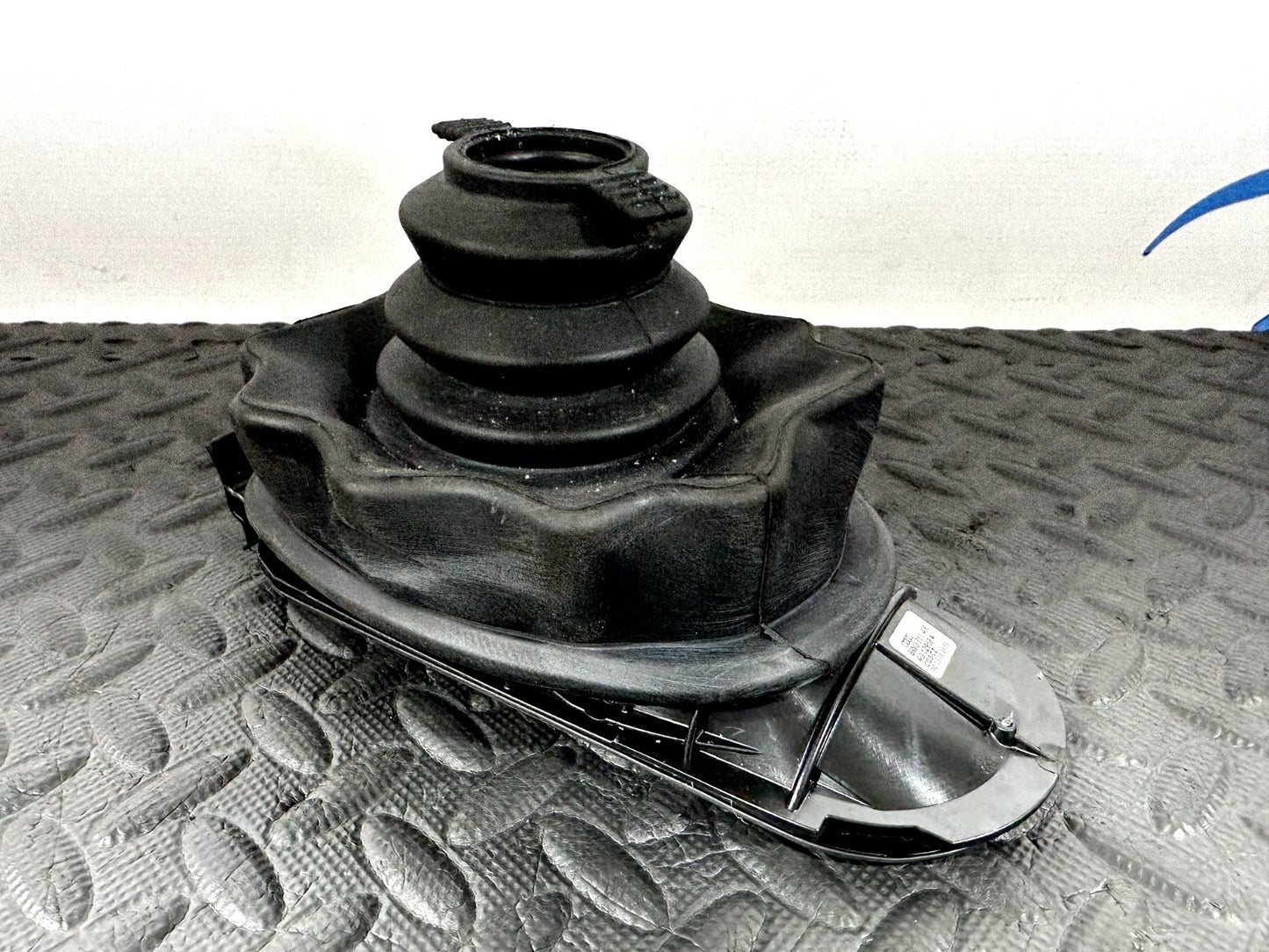 16-19 AUDI A4 B9 GENUINE GEARSTICK RUBBER SEAL TRIM 8W0711406