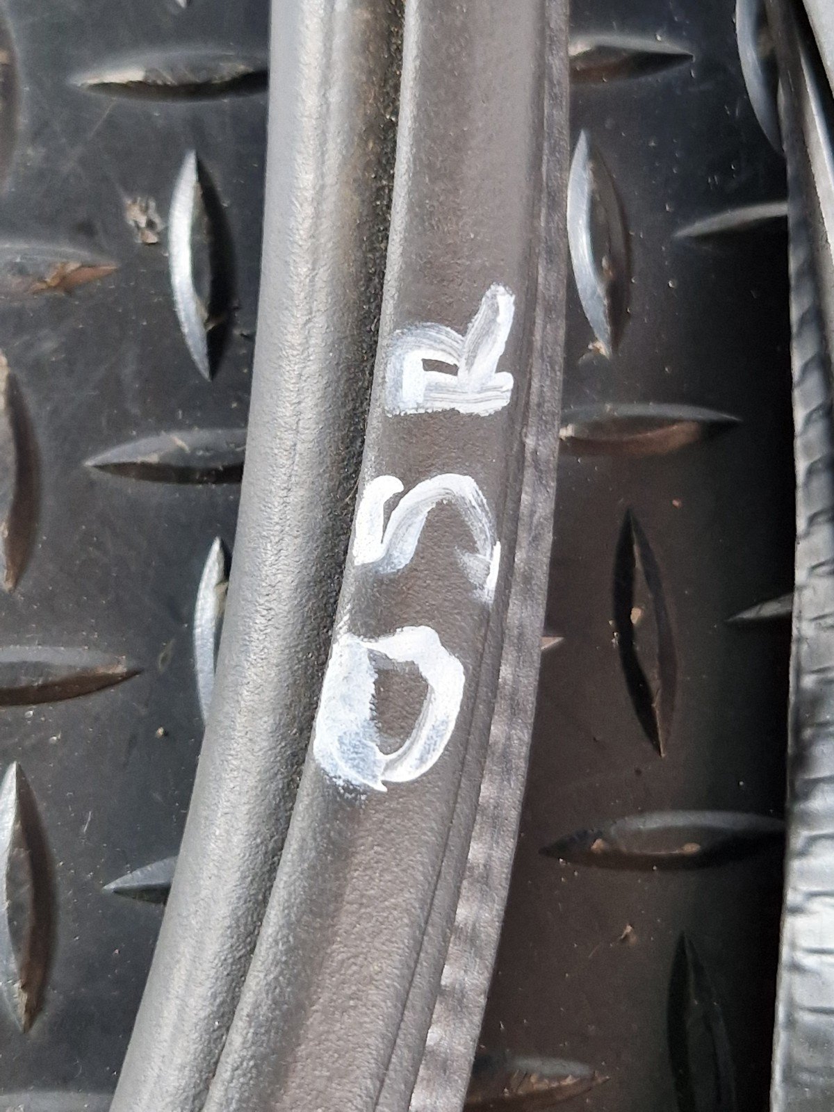 16-19 AUDI A4 B9 ESTATE REAR DOOR RUBBER SEAL FITS LEFT & RIGHT 8W9833721B