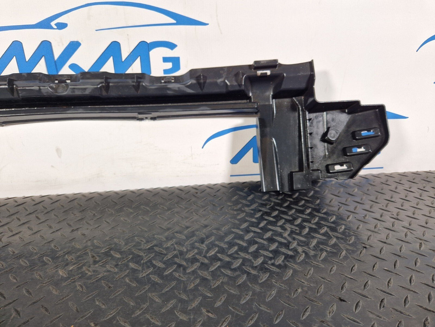Mercedes-Benz GLA X156 Front Centre Bumper Trim Bracket A1568854422