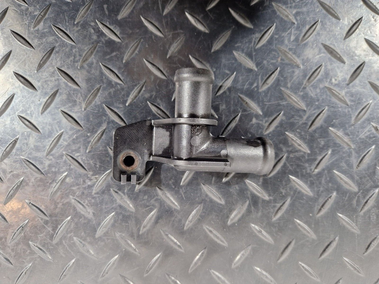 16-23 AUDI S5 COUPE 3.0TFSI GENUINE WATER PIPE HOSE CONNECTION 8W0121087N
