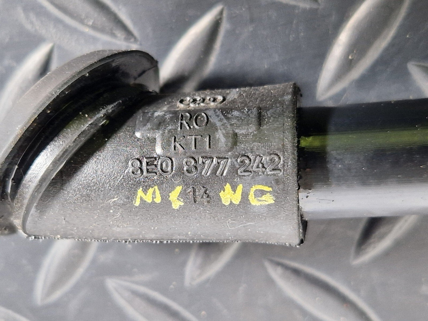 10-15 AUDI Q7 4L 3.0 TDI V6 SUNROOF WATER DRAIN  HOSE PIPE 8E0877242