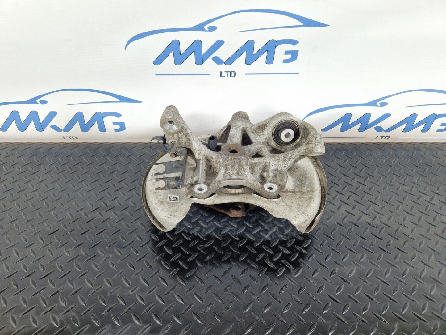 16-19 AUDI A4 AVANT B9 S-LINE REAR RIGHT O/S WHEEL HUB & BEARING 8W0615612