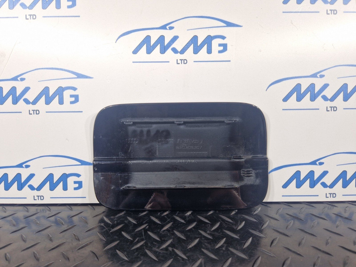 16-19 AUDI A4 B9 AVANT GENUINE FUEL DOOR IN BLACK 8W0809907