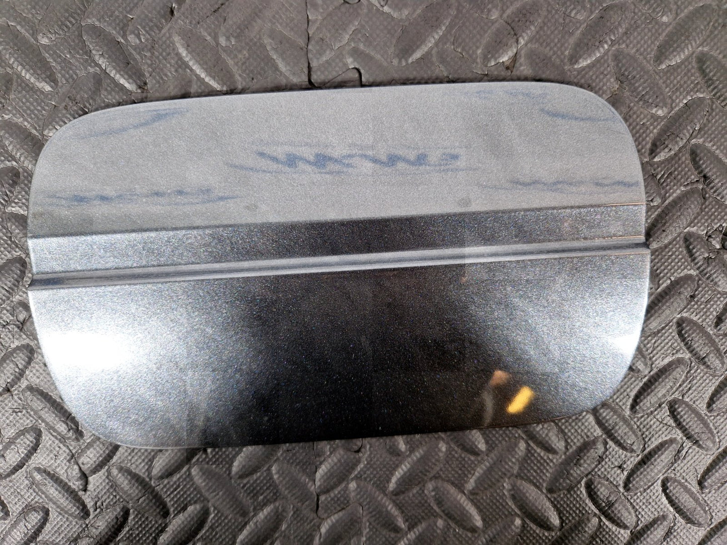 16-19 AUDI A4 B9 S-LINE QUATTRO FUEL FLAP COVER DOOR LID IN GREY LZ7S 8W0809907