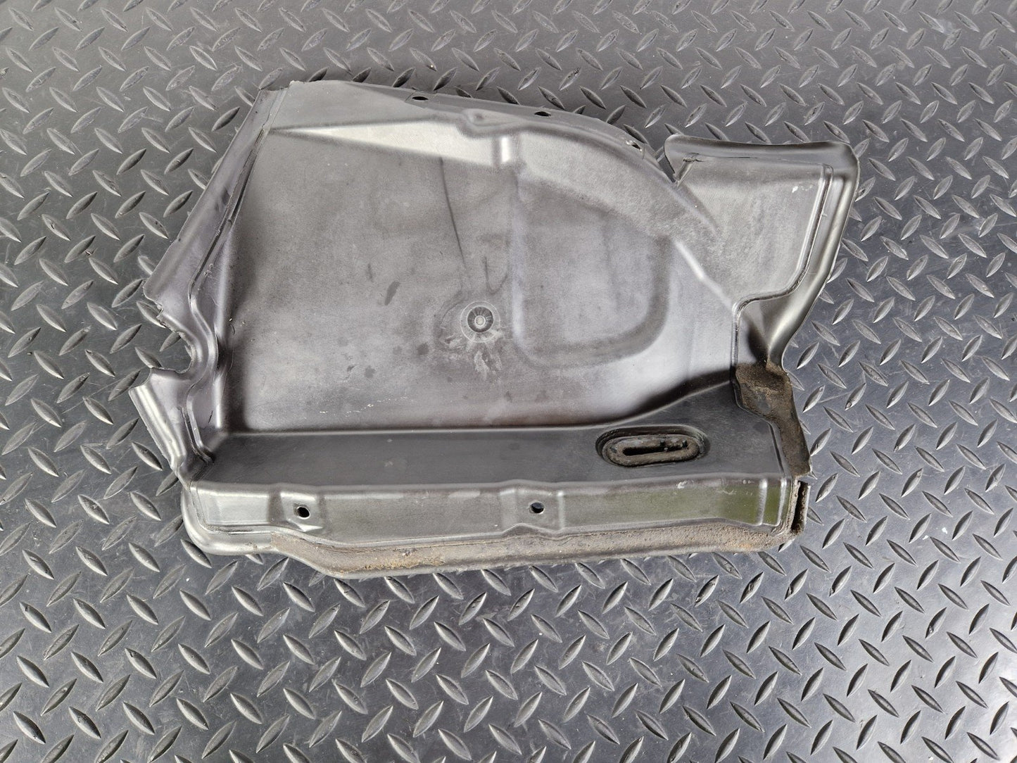 10-13 BMW X5 E70 LCI GENUINE OEM LEFT N/S WHEELHOUSE COVER TRIM 7161745