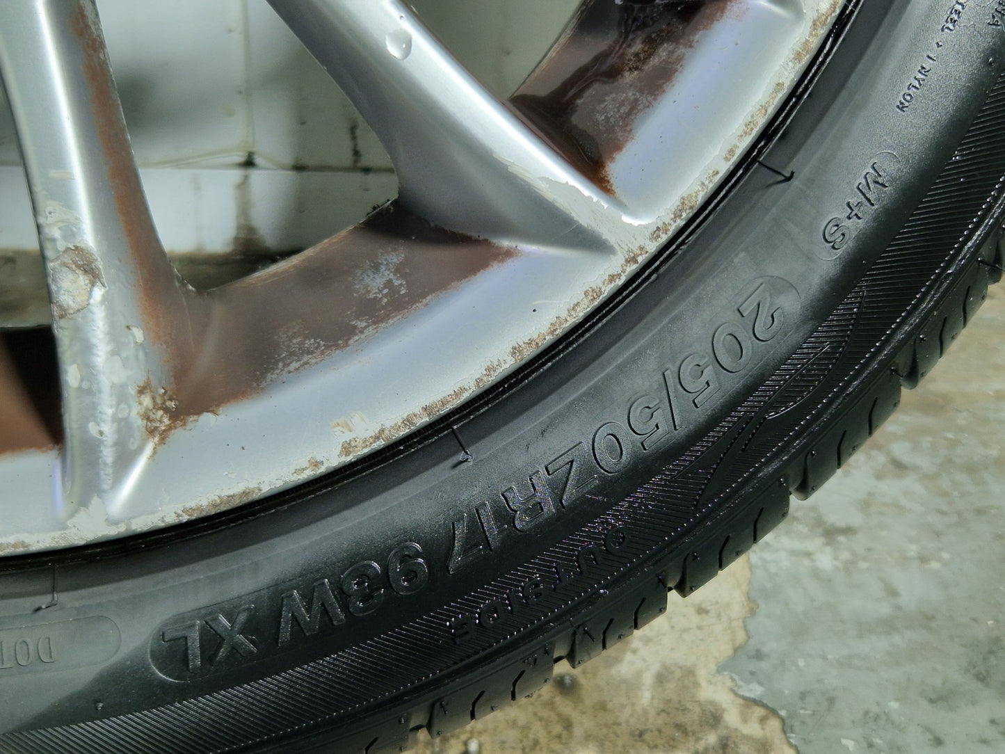 Volvo S40 MK2 (MS) 17" Alloy Wheel with Tyre 205/50/17 ~7mm
