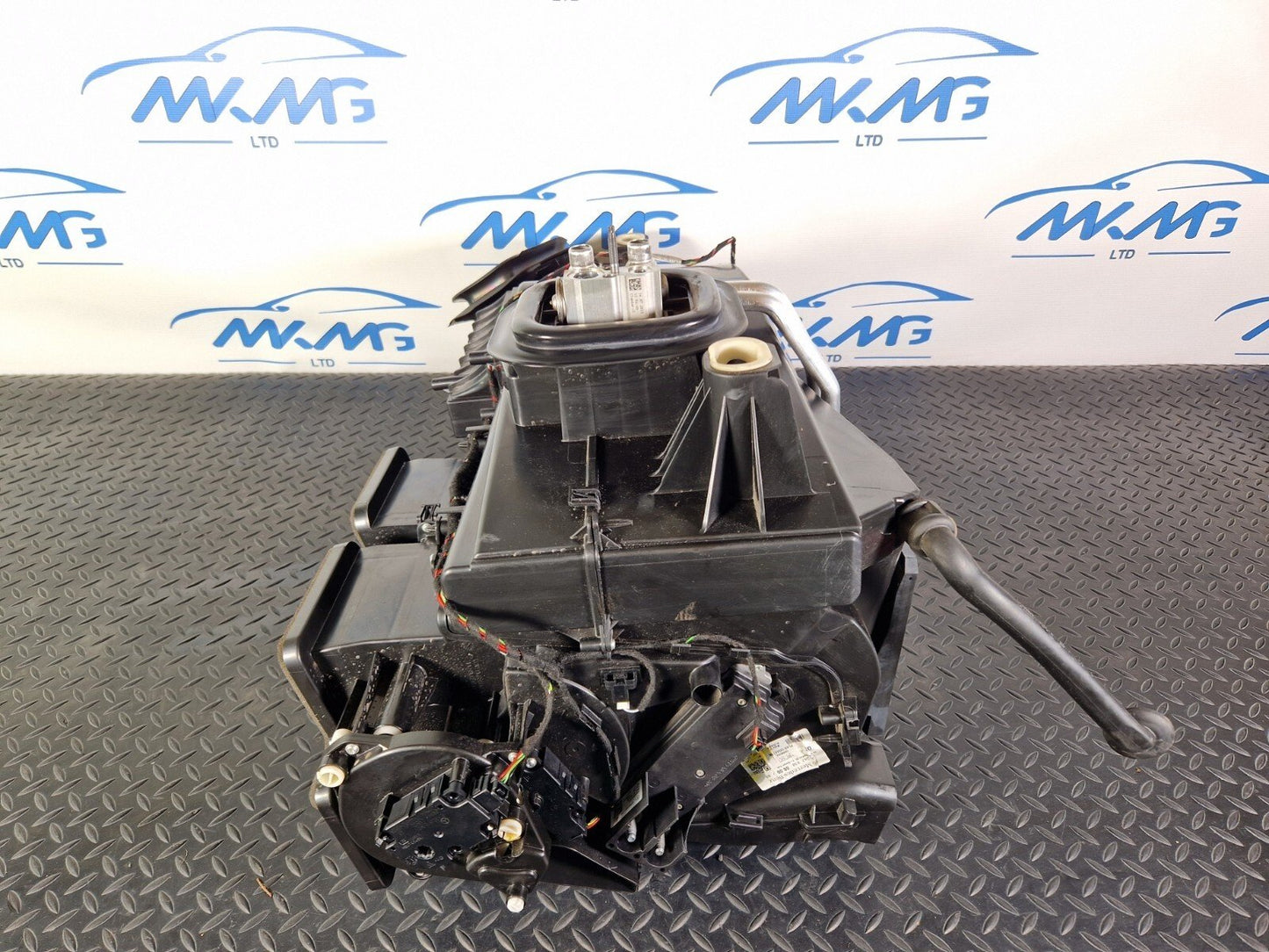 18-ON MERCEDES BENZ A CLASS W177 GENUINE HEATER MATRIX BOX A2478300600