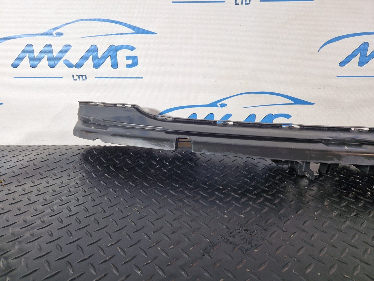 AUDI Q7 4M Rear Centre Bumper Bracket 4M0807458