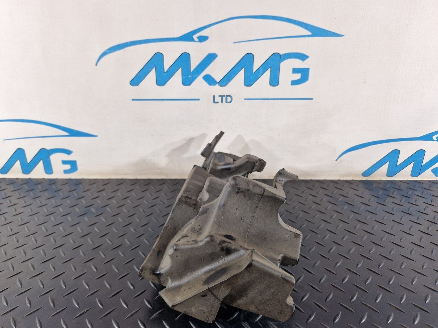 19-ON RANGE ROVER EVOQUE L551 DAMAGED INSULATOR CYLINDER HEAD COVER M8D26N041AB