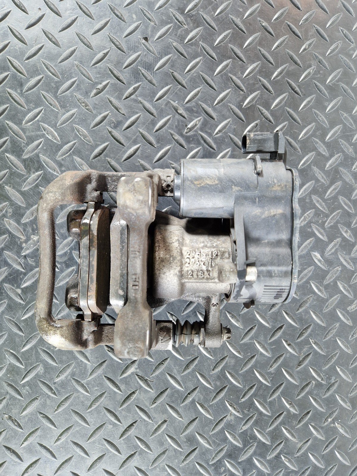18-ON MERCEDES A CLASS W177 GENUINE BRAKE CALIPER REAR RIGHT SIDE A2474230298