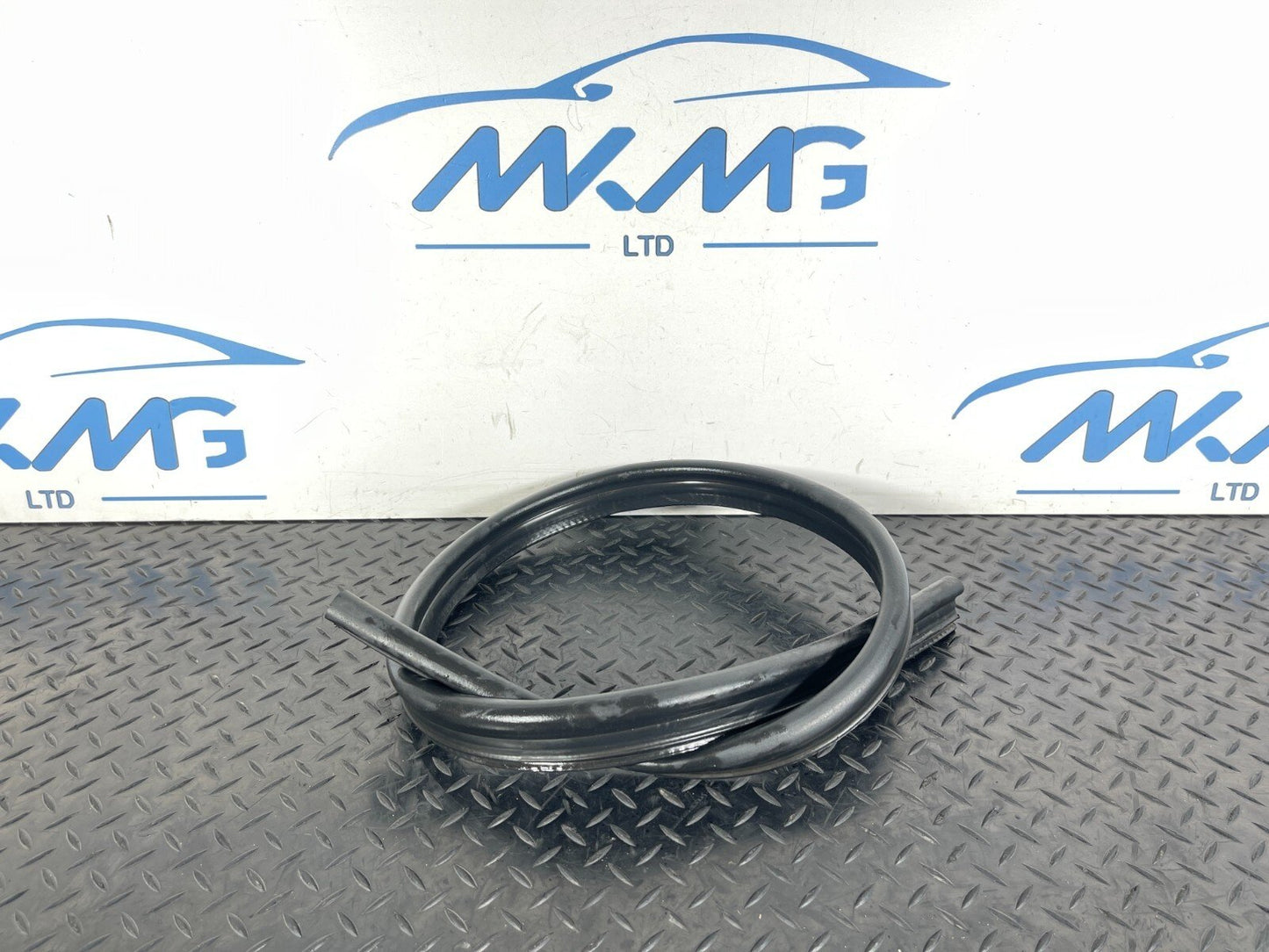 16-19 AUDI A4 B9 GENUINE BONNET RUBBER SEAL 8W0823723A