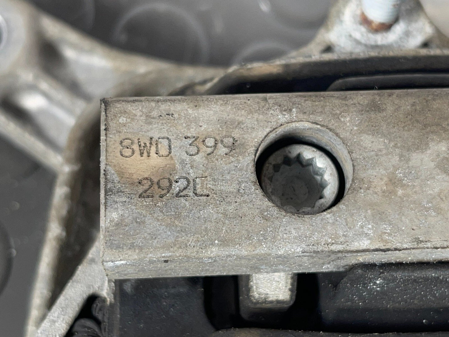 16-19 AUDI A4 B9 SALOON GENUINE 1.4 TFSI ENGINE MOUNT BRACKET 8W0399118B