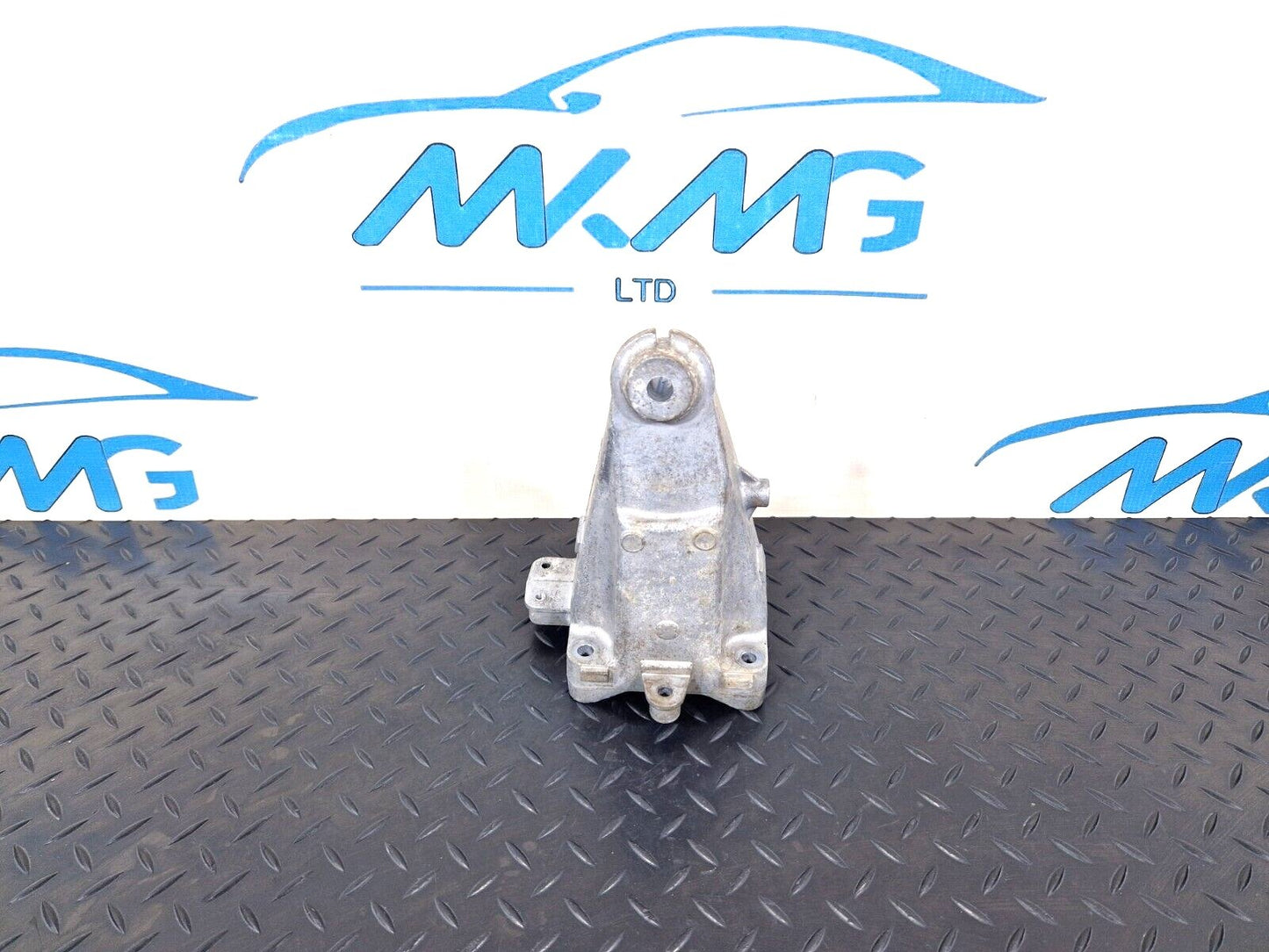 14-21 MERCEDES BENZ C200 W205 RIGHT ENGINE CARRIER MOUNT A2742231004