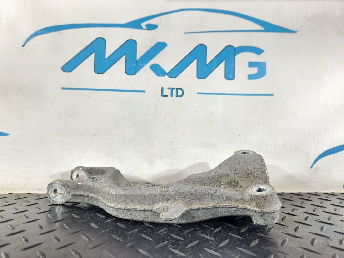 16-19 AUDI A4 B9 AVANT ULTRA SPORT FRONT RIGHT SIDE SHOCK ABSORBER HOLDER 8W0038