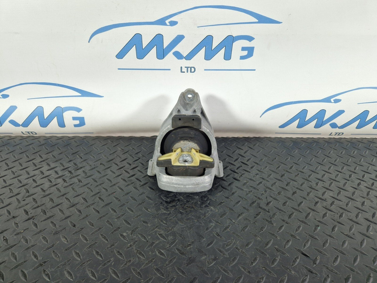 16-19 AUDI A4 B9 GENUINE OEM RIGHT DRIVER SIDE ENGINE MOUNT 8W0199372CD