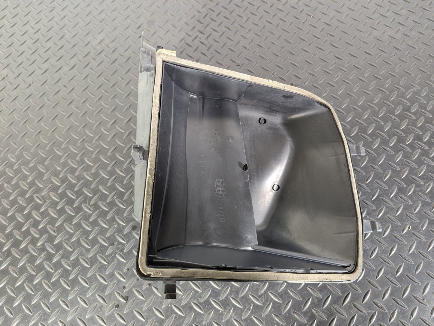 11-19 MERCEDES BENZ ML W166 GENUINE OEM AIR FILTER BOX COVER A1668300153