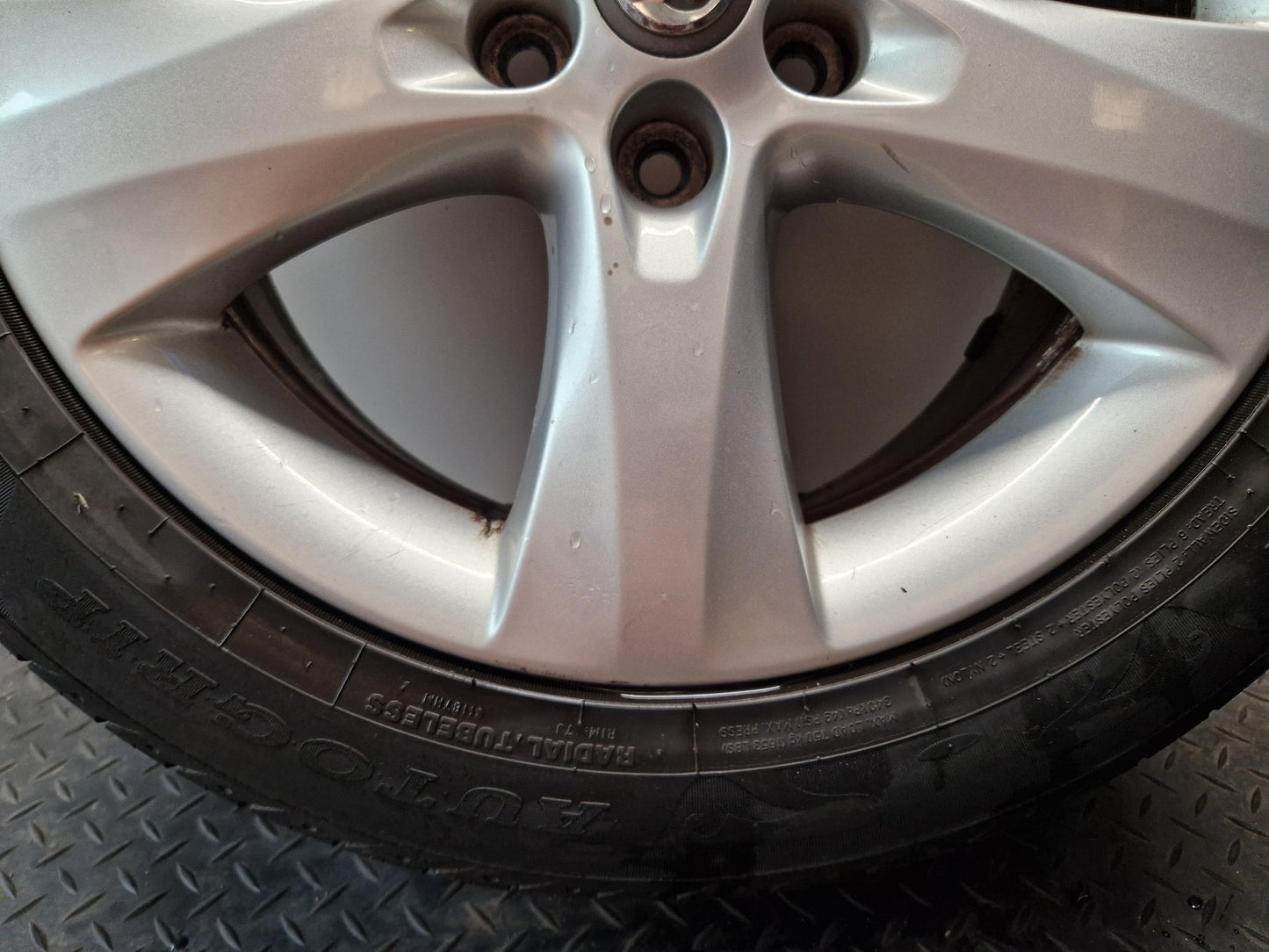 Vauxhall Astra MK6 (J) (A3400) 17" Alloy Wheel with Tyre 225/50/17 ~5mm