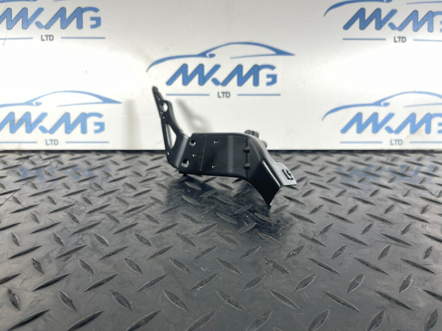 16-19 AUDI A4 B9 GENUINE Parcel shelf load cover mount bracket 8W9863583