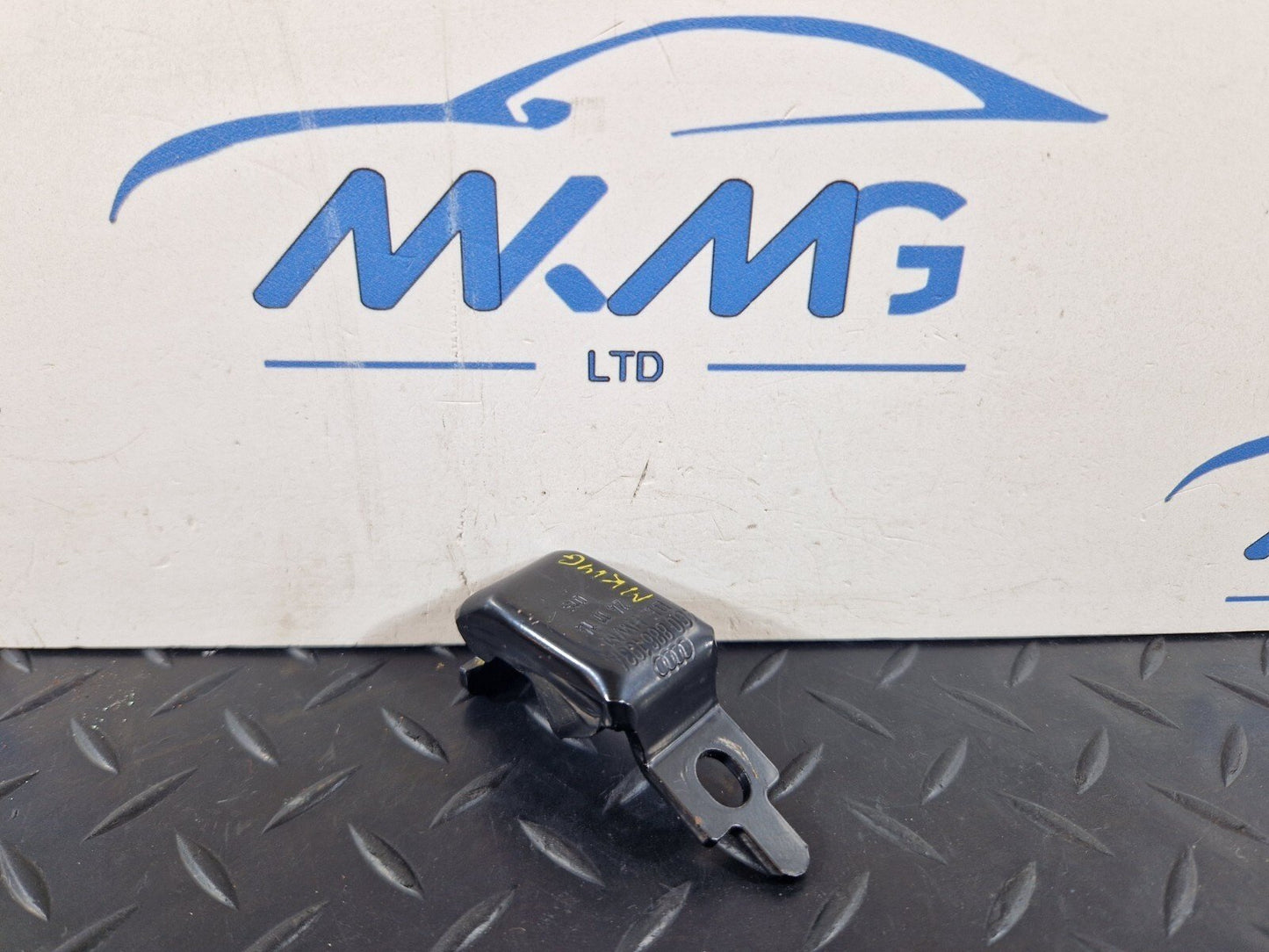 12-18 AUDI A6 C7 GENUINE OEM REAR SEAT MOUNT CLAMP BRACKET 4G0886193A