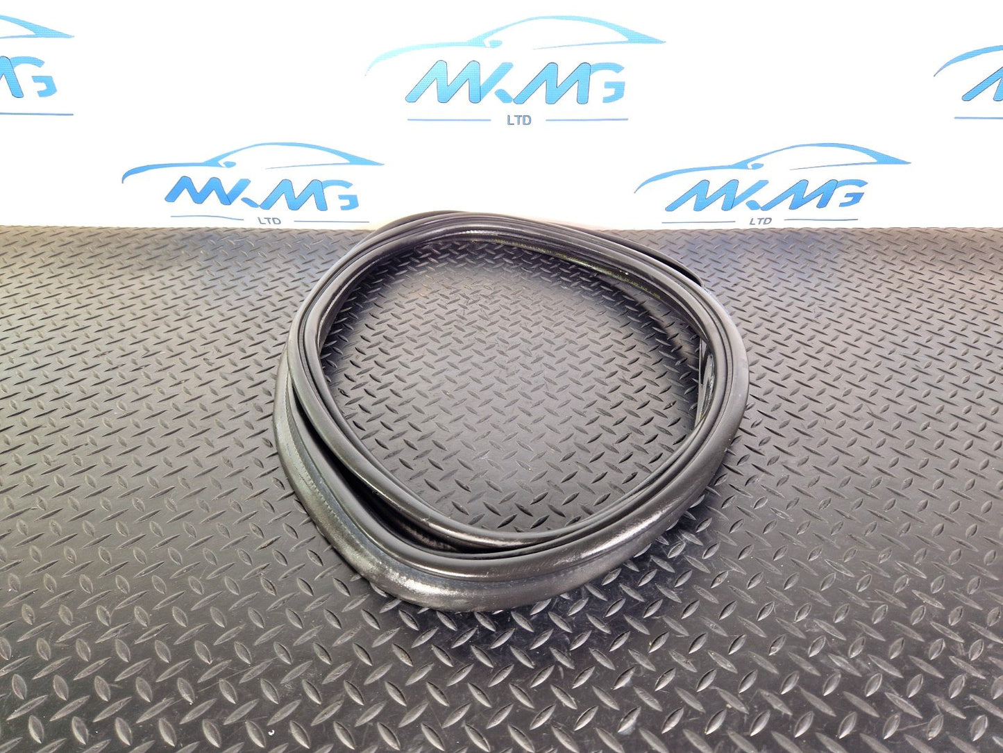 16-22 BMW X1 F48 GENUINE GASKET TAILGATE TRUNK BOOT LID RUBBER SEAL 7474447