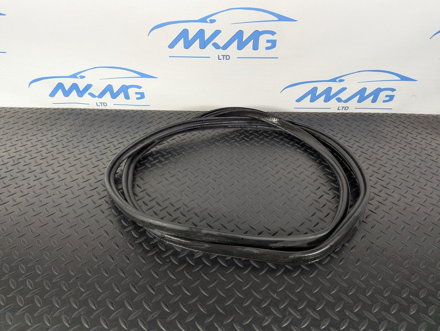 16-19 AUDI A4 B9 SALOON GENUINE OEM TAILGATE BOOT RUBBER SEAL 8W5827705D