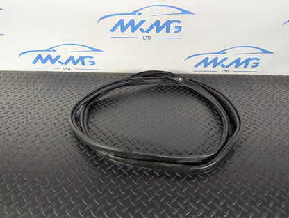 16-19 AUDI A4 B9 SALOON GENUINE OEM TAILGATE BOOT RUBBER SEAL 8W5827705D