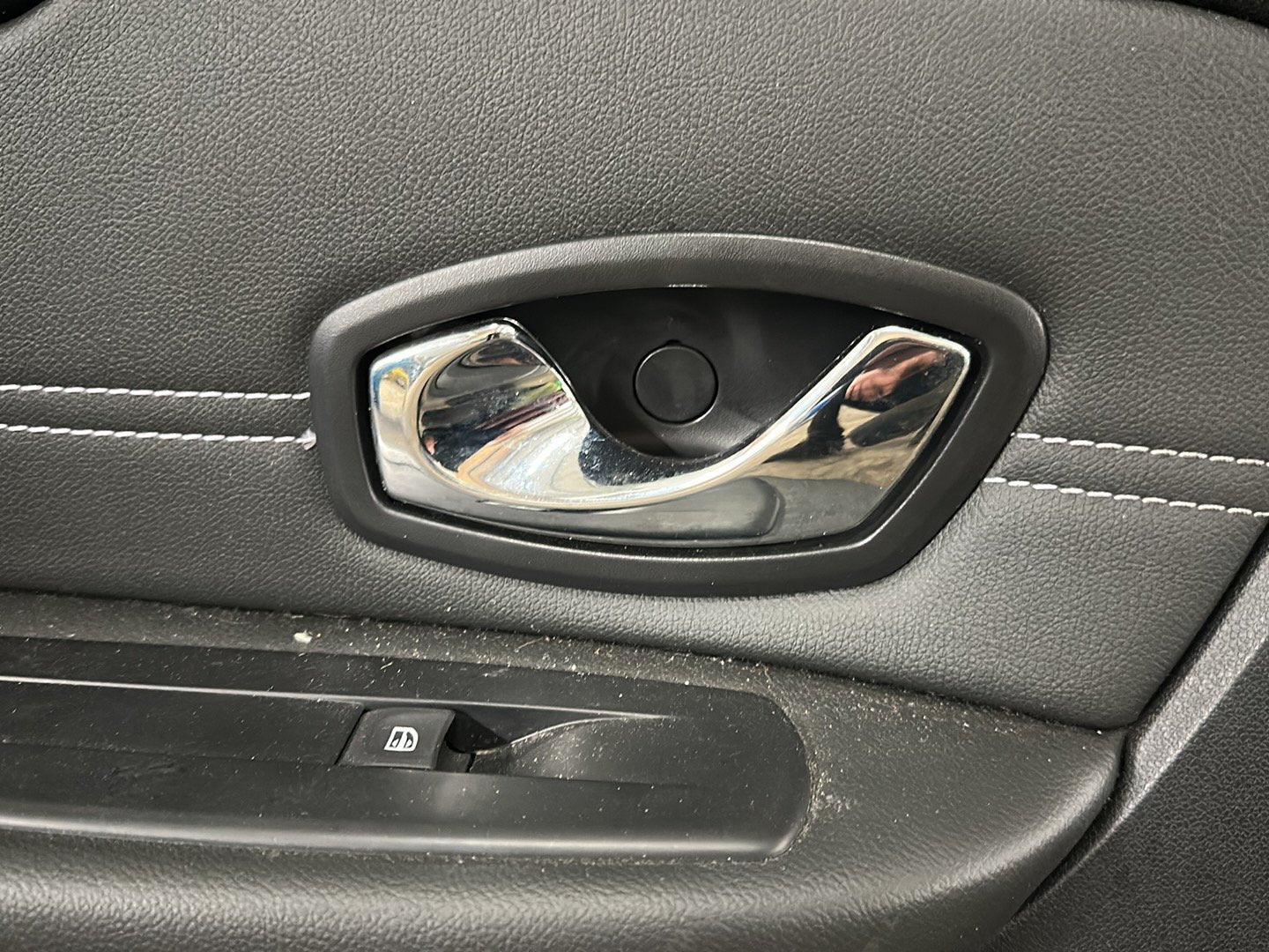 Renault Scenic MK3 (Ph1) (X95) Front Left N/S Complete Door in Grey