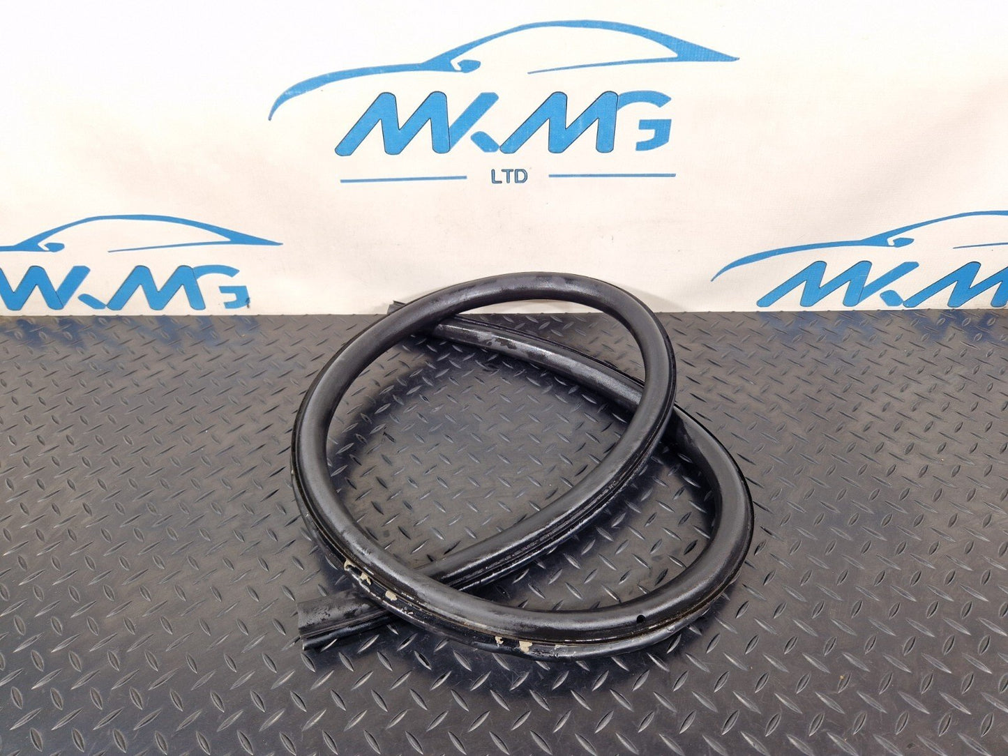 12-17 AUDI S5 CONVERTIBLE FRONT LOWER DOOR RUBBER SEAL 8F0831707