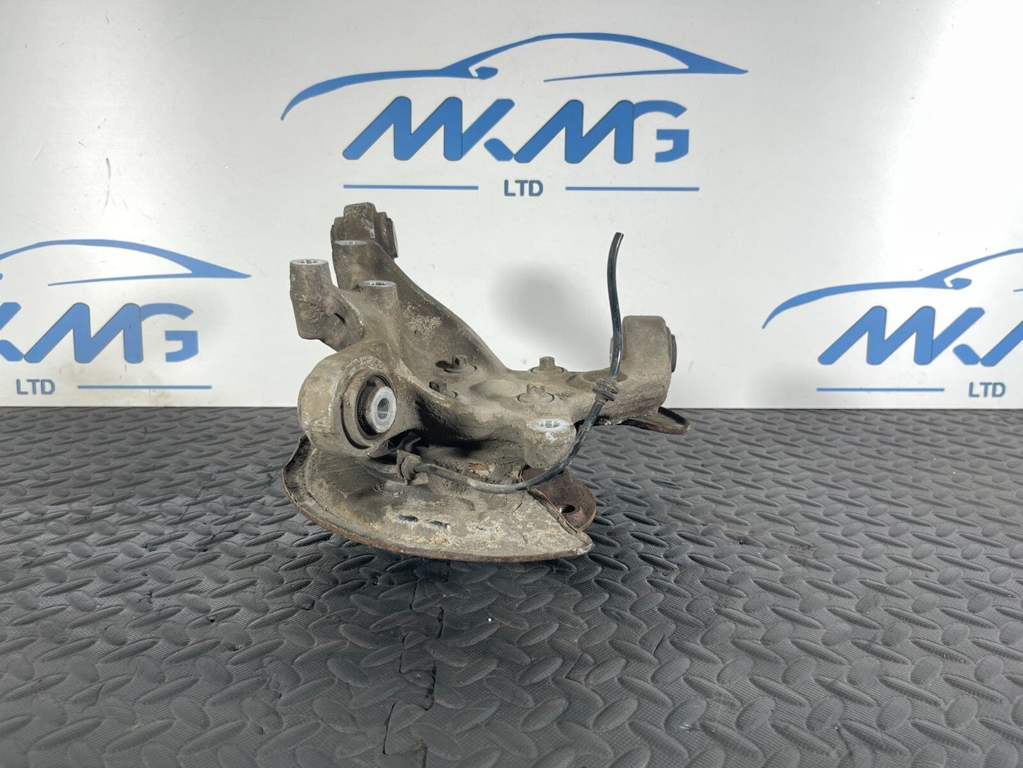 12-18 MERCEDES A B CLA W176 W246 C117 REAR LEFT PASSENGER SIDE WHEEL HUB 2460306