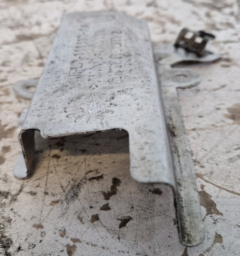 17-ON LAND ROVER DISCOVERY L462 HEAT SHIELD JPLA141413AA