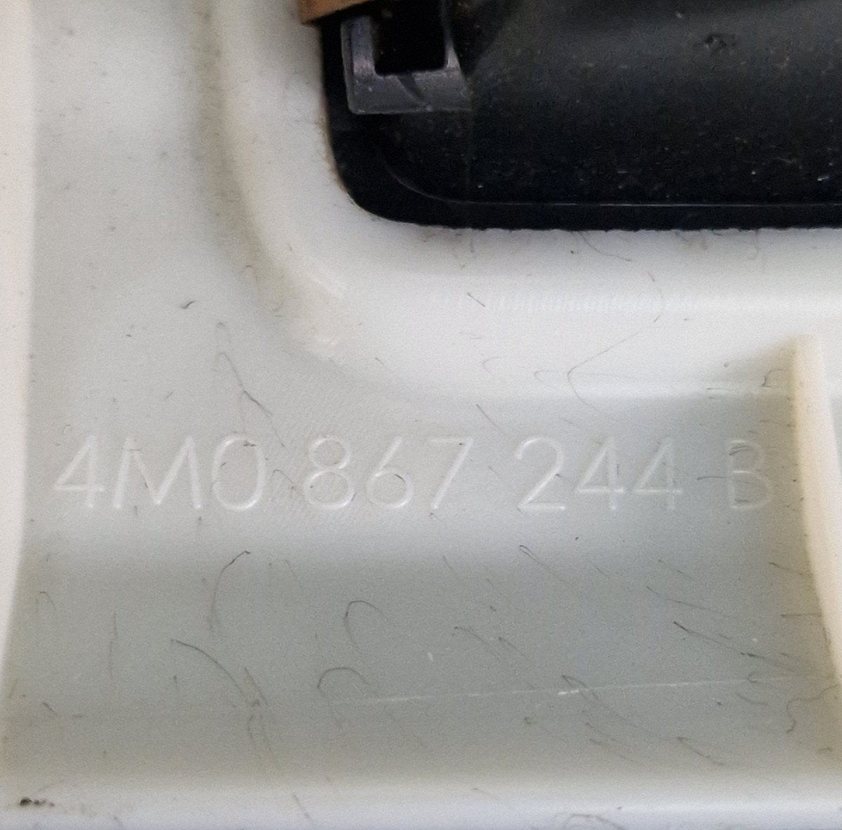 16-20 AUDI Q7 4M GENUINE RIGHT O/S B PILAR TRIM COVER IN BLACK 4M0867244B