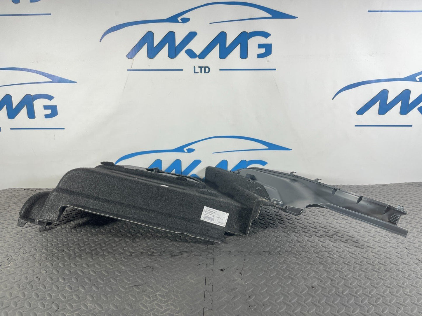12-18 MERCEDES A-CLASS W176 GENUINE RIGHT DRIVER SIDE BOOT PANEL A1766900141