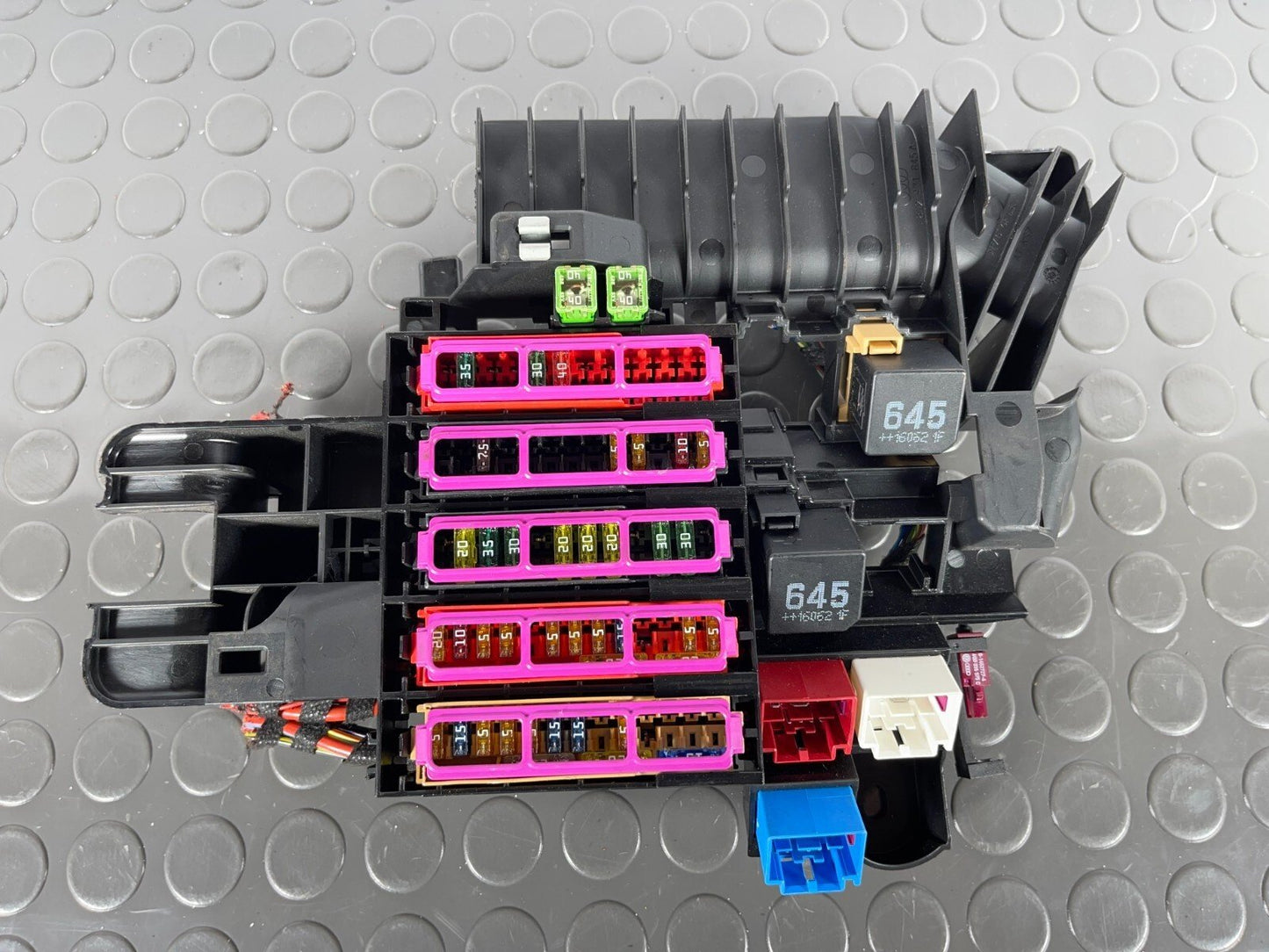 16-19 AUDI A4 B9 GENUINE FUSE RELAY BOX 8W2971845A