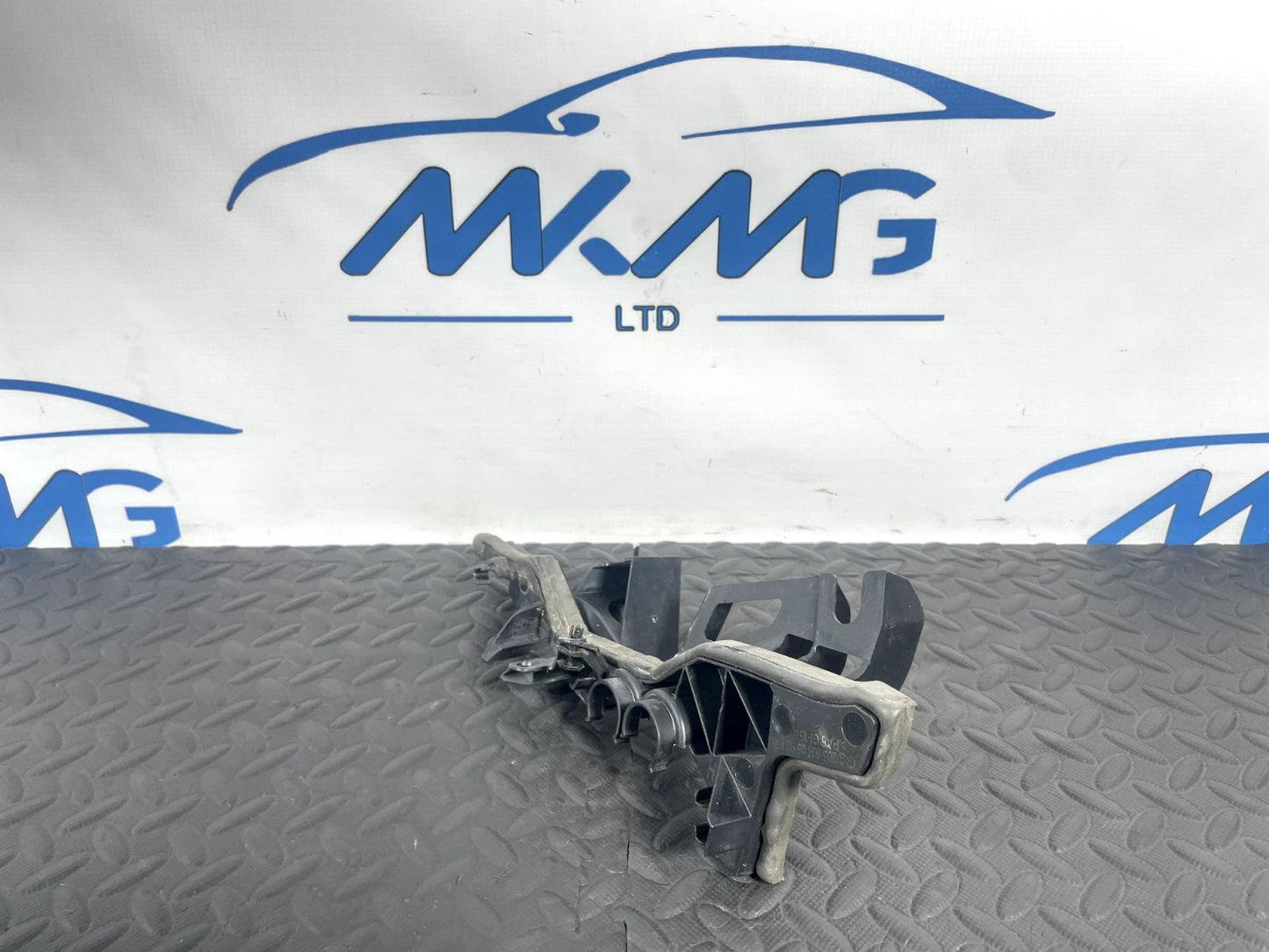 14-21 MERCEDES BENZ C300 W205 GENUINE RIGHT SIDE CARRIER COPPING A2058310698