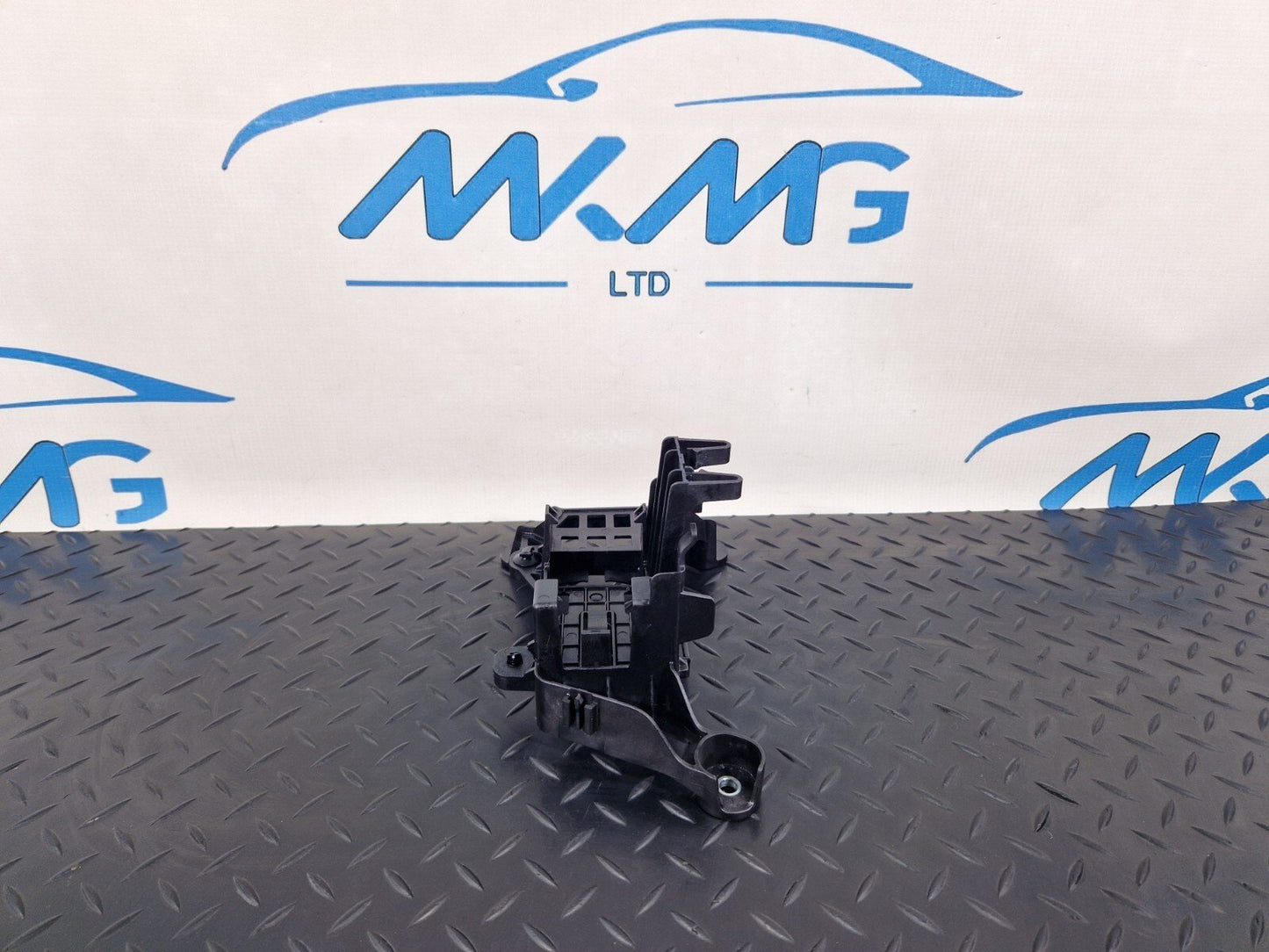19-ON MERCEDES CLA C118 UNDER BODY BRACKET A2475452901