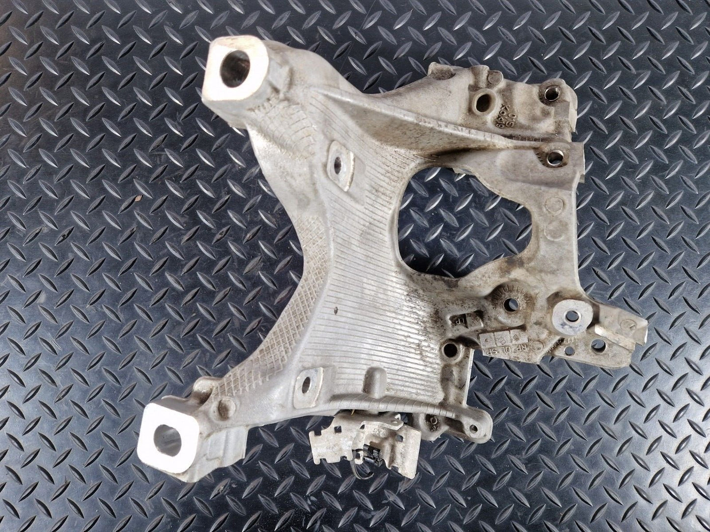 16-19 AUDI A4 B9 FRONT RIGHT O/S/F GENUINE SUBFRAME BRACKET 8W0399296E