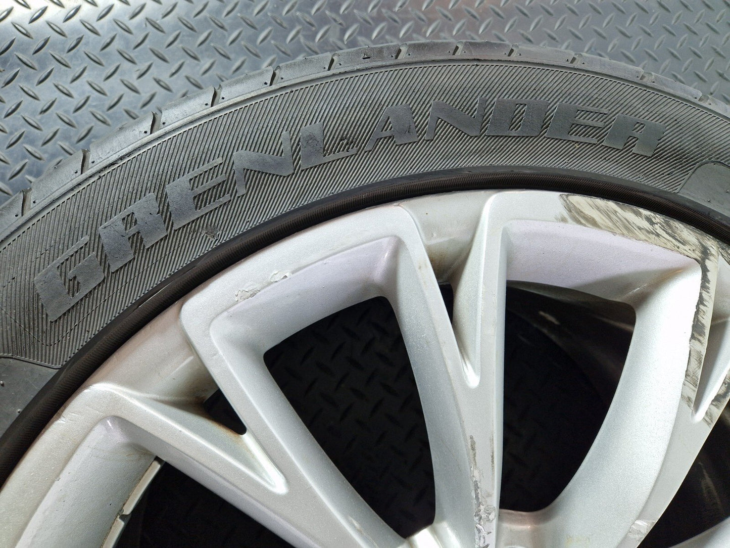 10-17 AUDI A8 4H GENUINE 19" ALLOY WHEEL 9J ET33 & TYRE 255 45 R19 4H0601025G