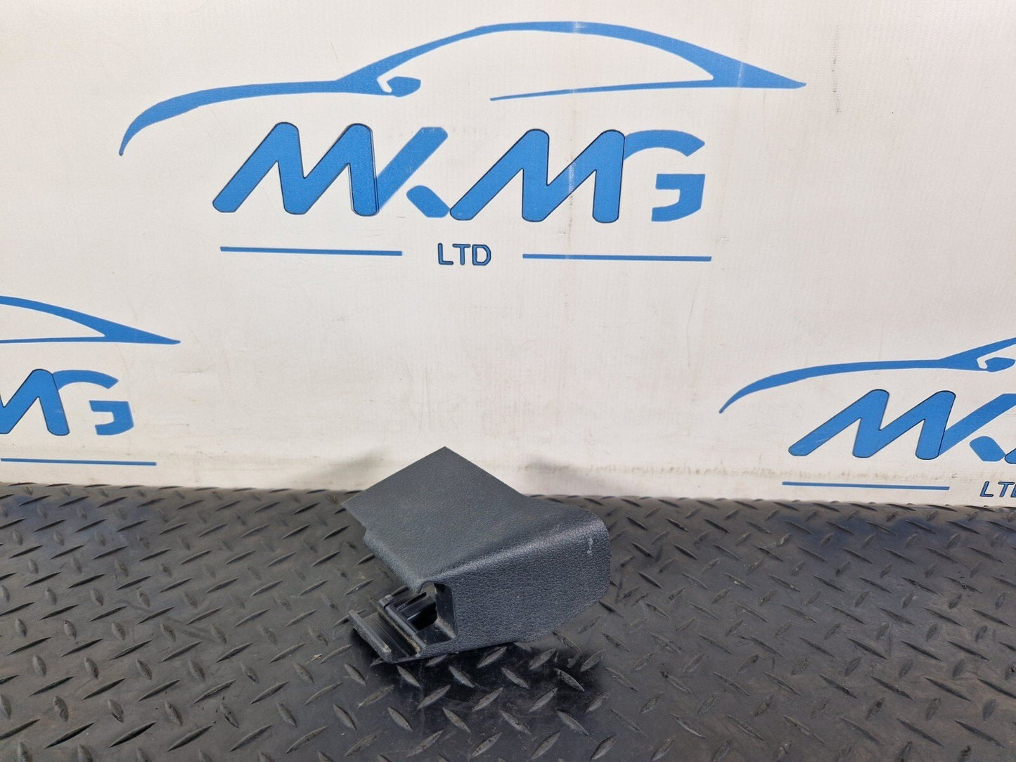 19-ON MERCEDES BENZ B CLASS W247 FRONT LEFT SEAT INTERIOR RAIL COVER A2479190300
