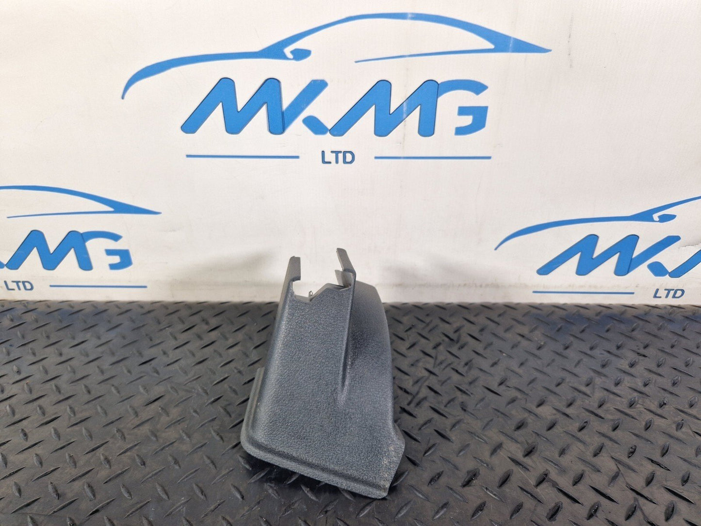 19-ON MERCEDES BENZ B CLASS W247 GENUINE SEAT GUIDE RAIL TRIM A2479190600