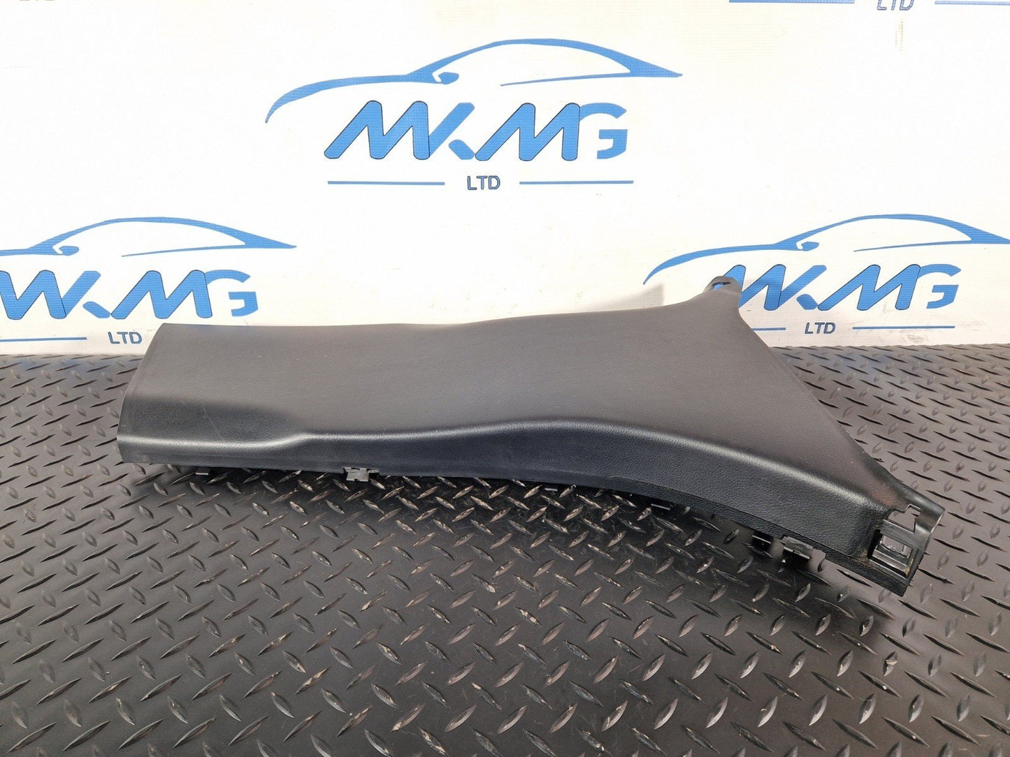 11-19 MERCEDES BENZ ML W166 GENUINE RIGHT LOWER B PILLAR TRIM A1666902625