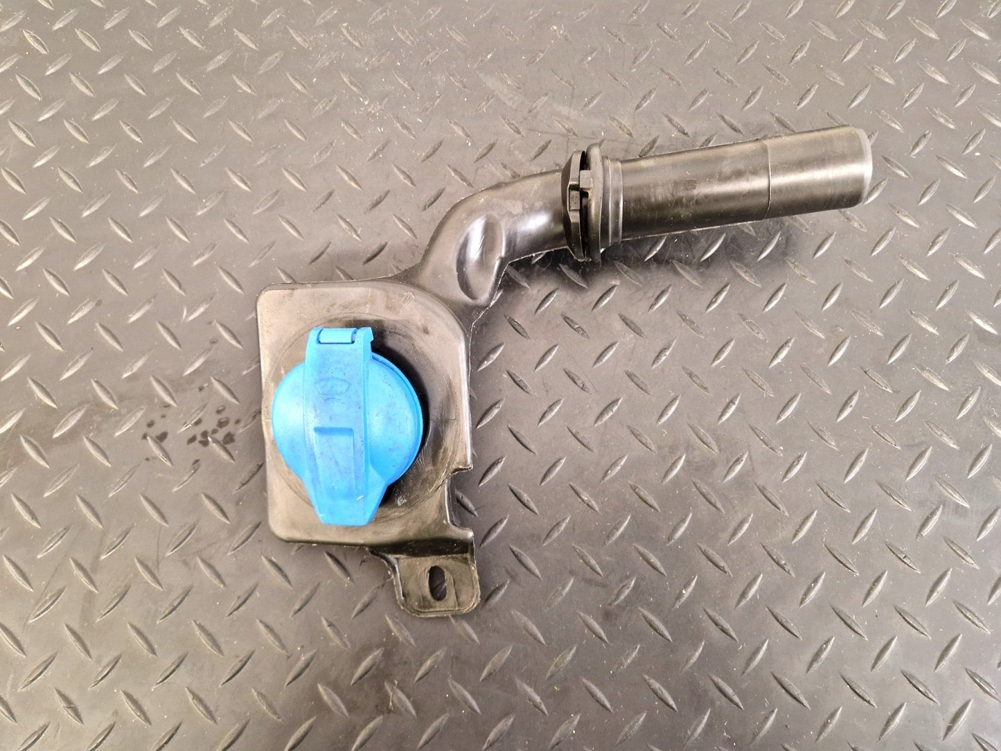 16-20 AUDI Q7 4M GENUINE WASHER FLUID TANK RESERVOIR NECK CAP 4M0955463