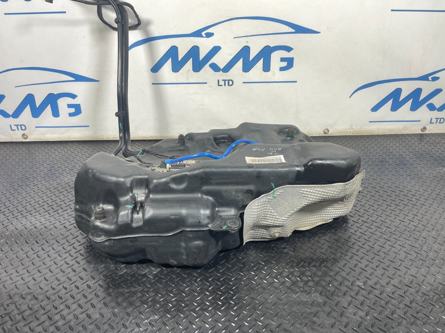 16-19 AUDI A4 B9 AVANT 1.4 TFSI GENUINE PETROL ENGINE FUEL TANK 8W0201021CJ