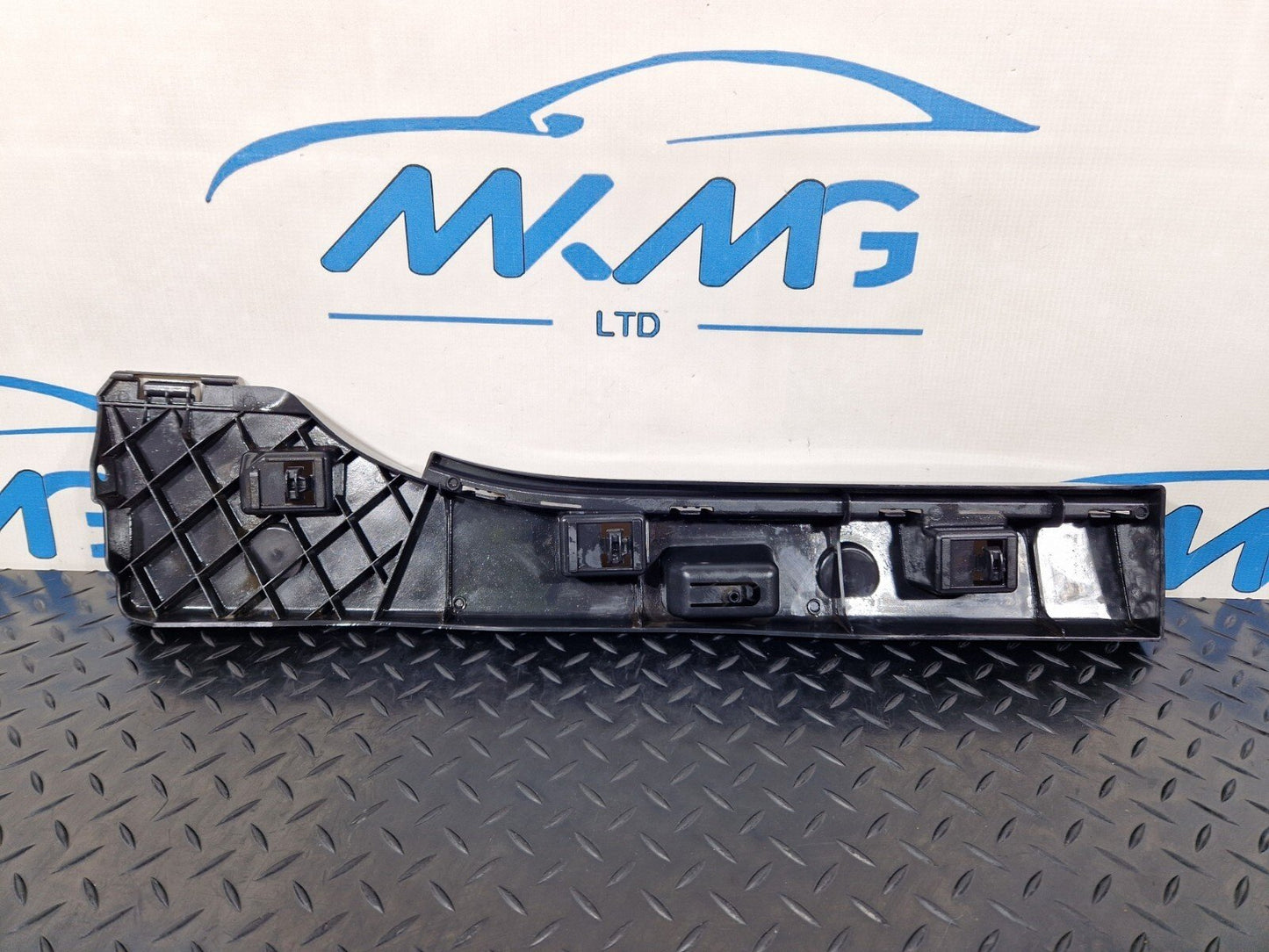 BMW 2 series F45 F46 rear left side skirt bracket 7318861