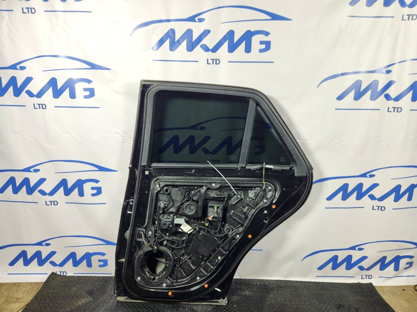 16-19 MERCEDES BENZ GLE W166 GENUINE REAR RIGHT O/S/R COMPLETE DOOR IN BLACK 197