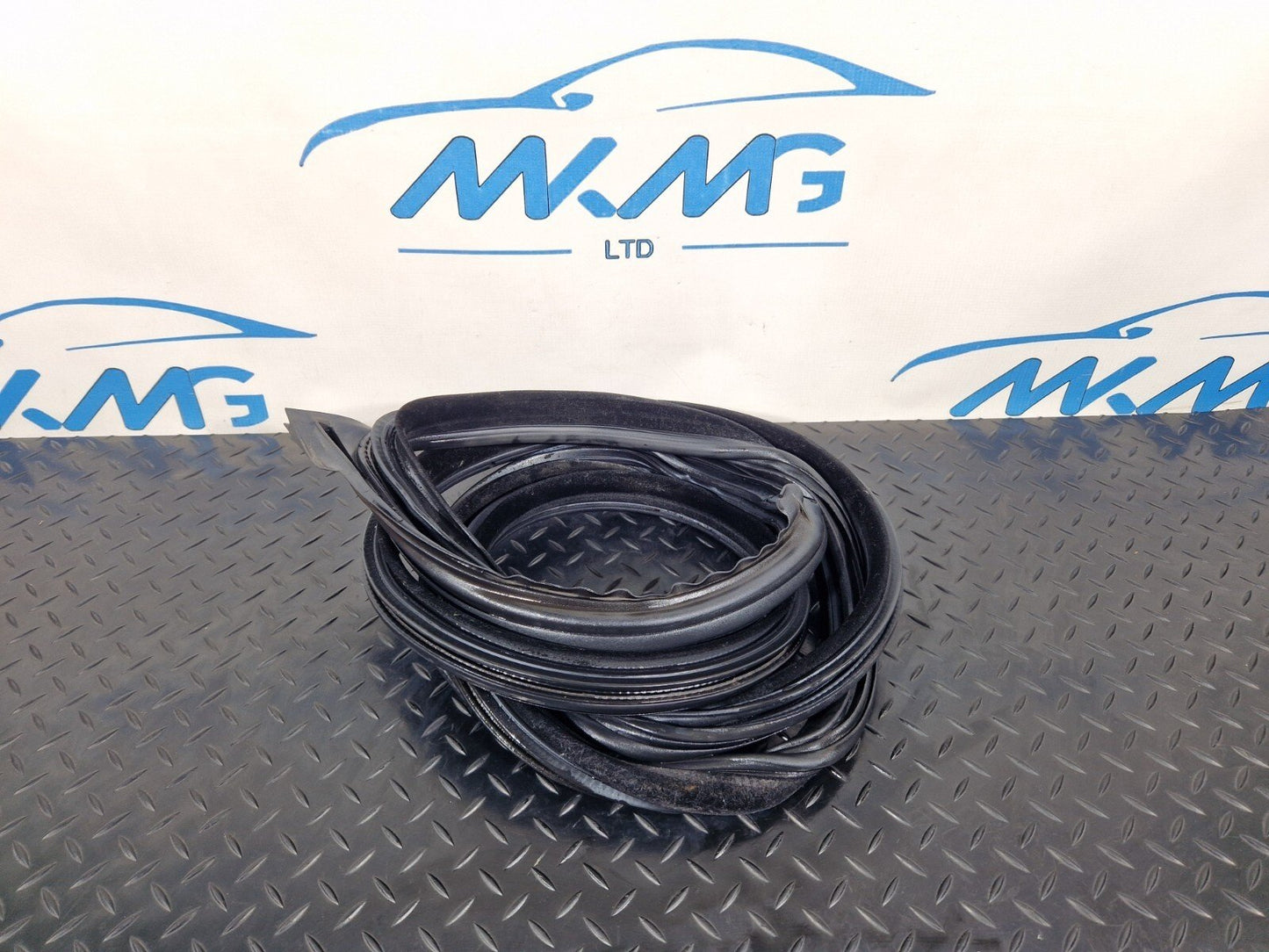 11-18 BMW 6 SERIES F06 FRONT LEFT NSF DOOR RUBBER WEATHER SEAL 7275297